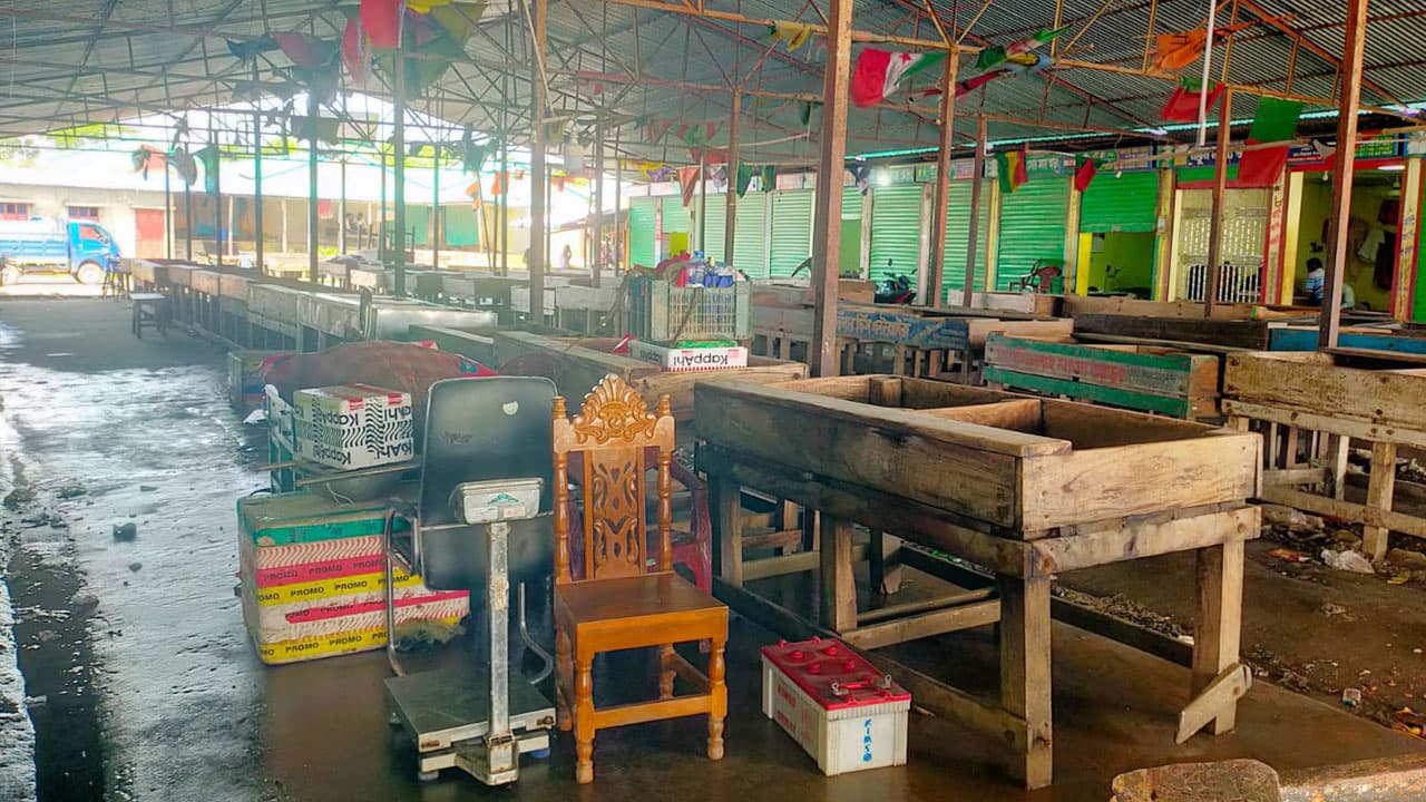 ইলিশ ধরায় নিষেধাজ্ঞা, চেয়ারম্যান ঘাটে নিস্তব্ধতা