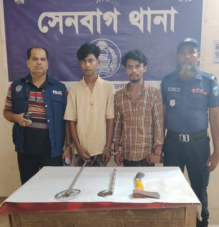 সেনবাগে কিশোর গ্যাং বিরোধী অভিযানে দেশীয় অস্ত্র সহ আটক-০২
