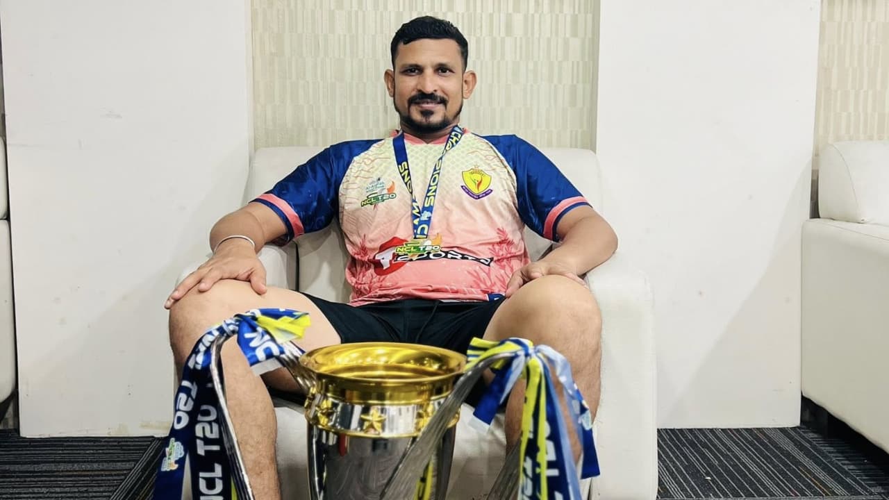 জাতির সামনে প্রশ্ন ছুড়ে দিলেন নাসির