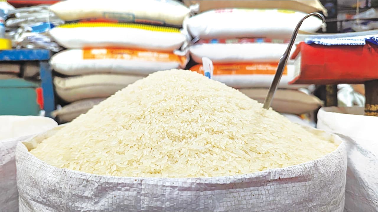 পাইকারি বাজারে কমলেও খুচরায় কমেনি চালের দাম