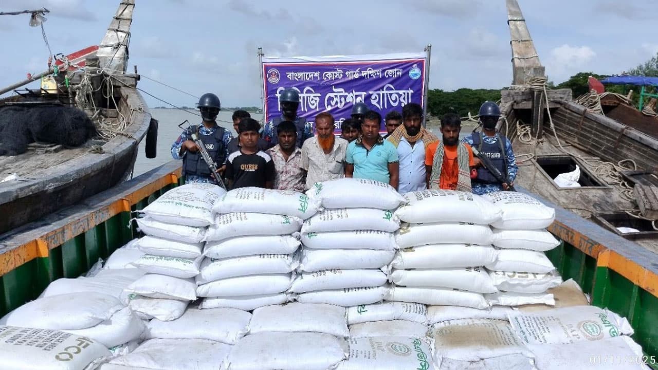 সারের বিনিময়ে মাদক, পাচারকালে গ্রেপ্তার ৯