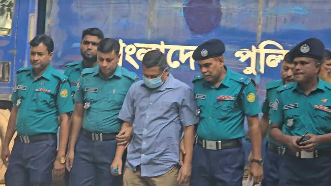 জুলাই গণহত্যা : ট্রাইব্যুনালে আনা হয়েছে সাবেক আইজিপি মামুনকে