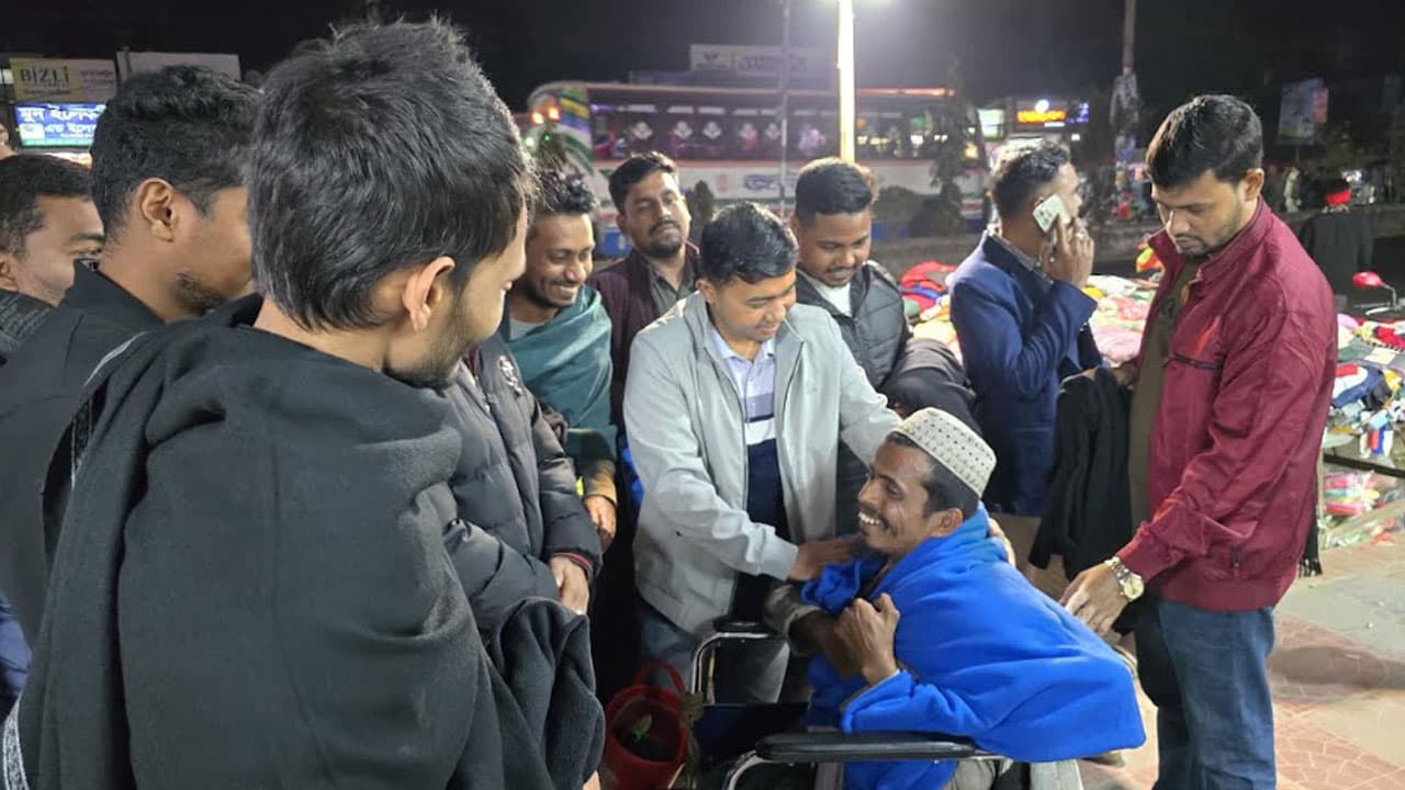 খালেদা জিয়ার রোগমুক্তি কামনায় শীতবস্ত্র বিতরণ