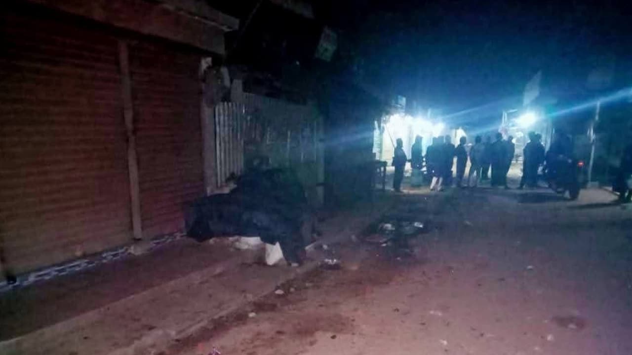 নোয়াখালীতে বাজার নিয়ন্ত্রণ নিয়ে দুই গ্রামের সন্ত্রাসীদের মধ্যে সংঘর্ষ