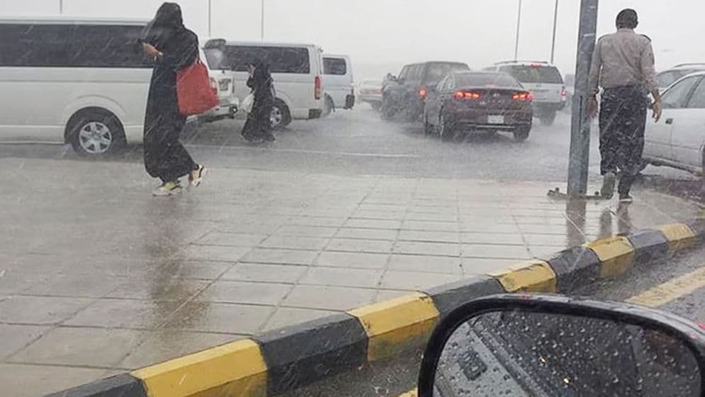 সৌদিজুড়ে চলছে প্রবল ঝড়-বৃষ্টি, বন্যার শঙ্কা