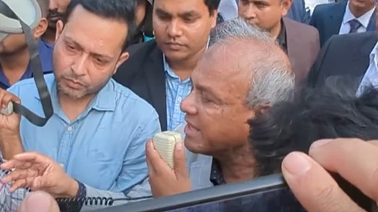 আ.লীগের সন্ত্রাসীদের দেখামাত্র ব্যবস্থা নেওয়ার নির্দেশ