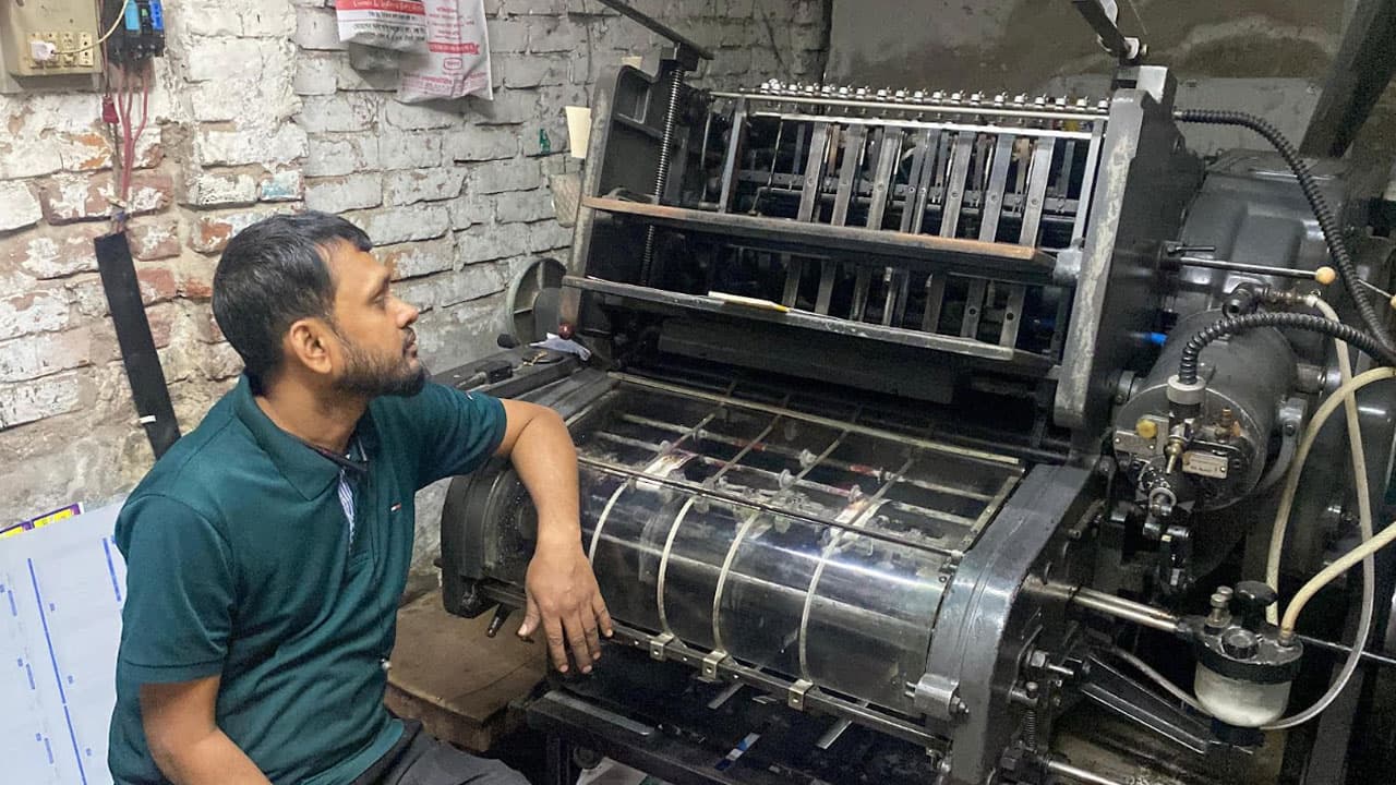 নির্বাচনের মৌসুমেও ছাপাখানায় নেই কাজ, চিন্তিত মালিক-শ্রমিক