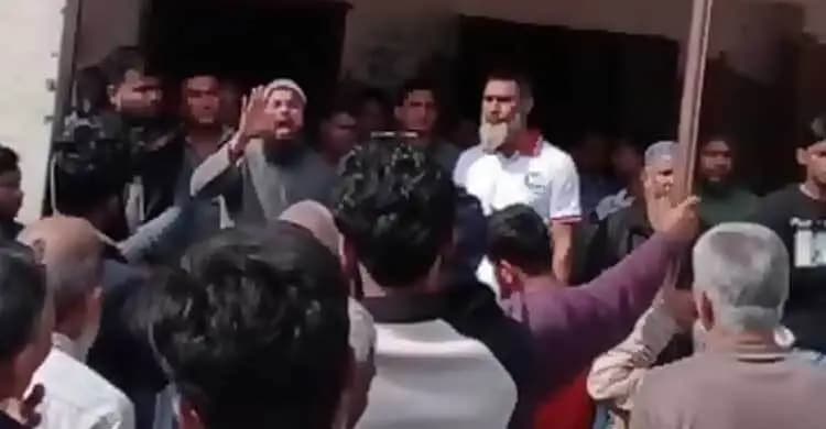 সভাপতি হতে বিদ্যালয় ঘেরাও করার অভিযোগ যুবদল নেতার বিরুদ্ধে