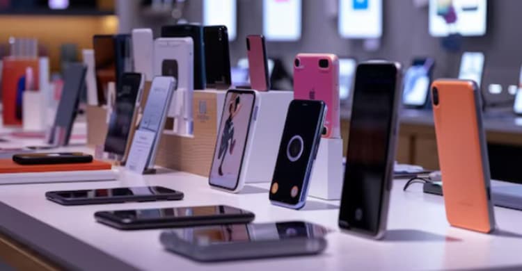 ৫৫০০ টাকা পর্যন্ত কমতে পারে মোবাইল ফোনের দাম, কার্যকর শিগগির