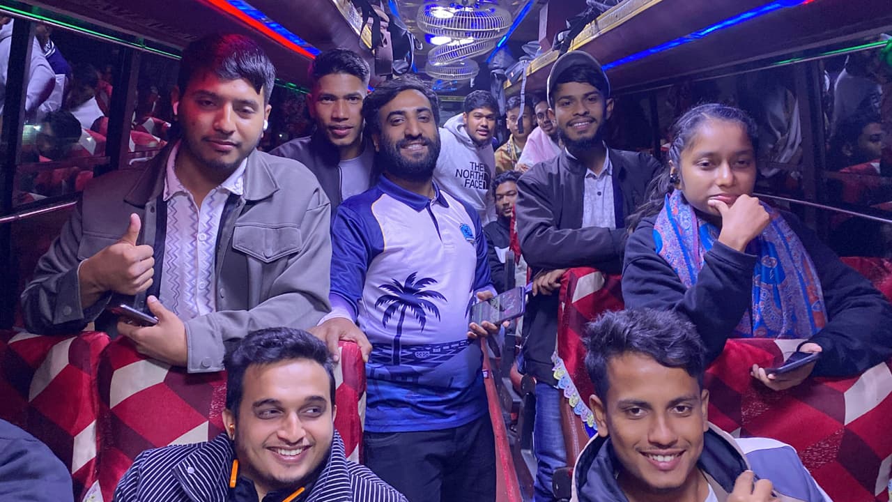 বিপিএলে নোয়াখালী এক্সপ্রেসকে সমর্থন দিতে সিলেটে ছুটছেন ভক্তরা