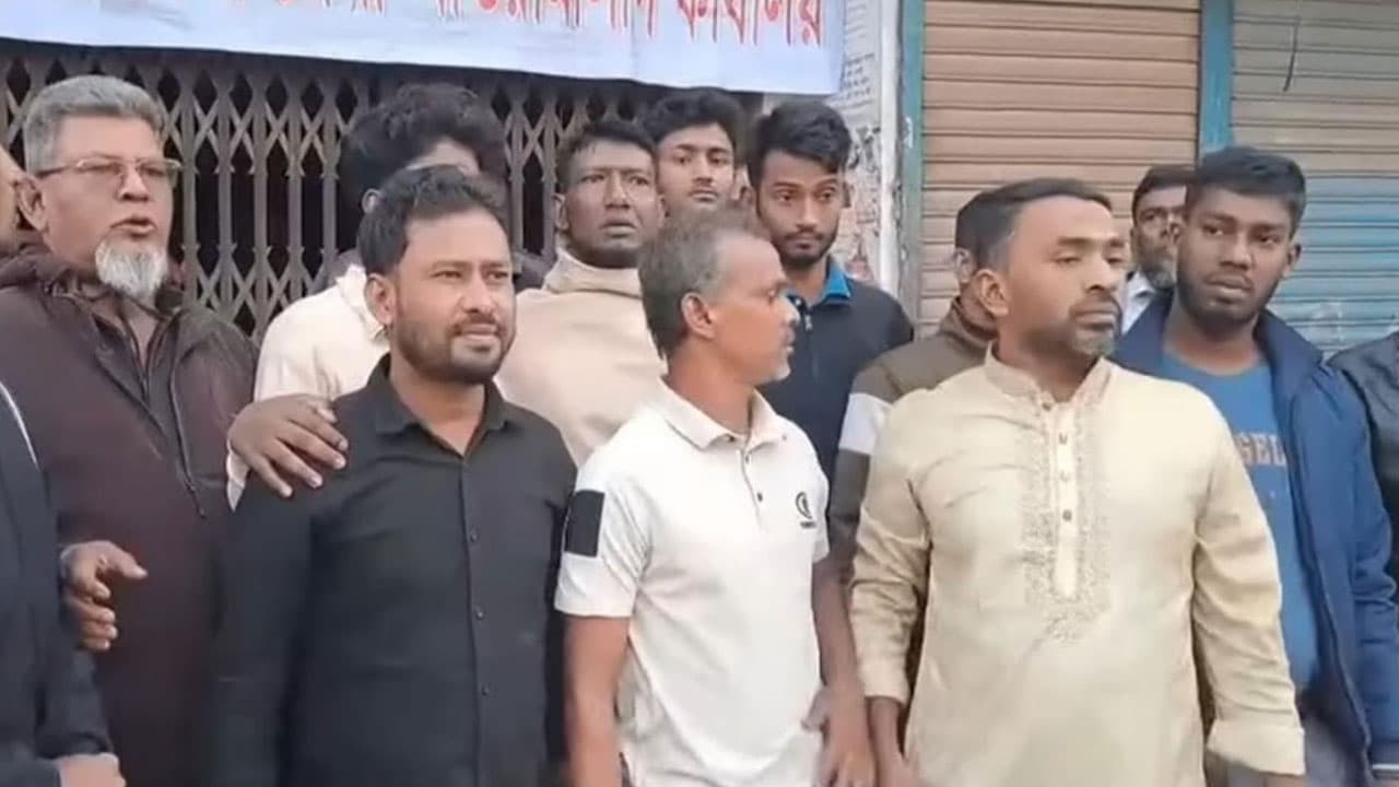 তালা ভেঙে আ.লীগ কার্যালয়ে নেতাকর্মীরা, আটক ৫