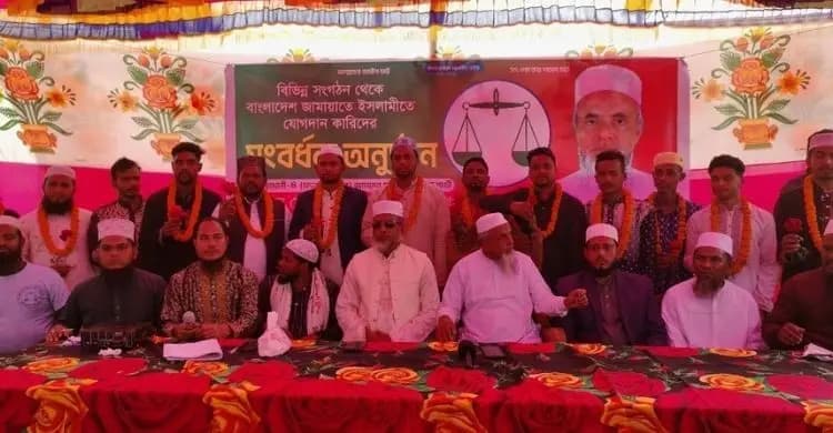 নোয়াখালী-৪ বিএনপি-ছাত্রদল থেকে আসা ৩৬ জনকে সংবর্ধনা দিলো জামায়াত