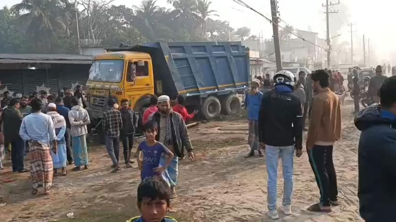 লক্ষ্মীপুরে ডাম্পট্রাক চাপায় স্কুলছাত্রী নিহত