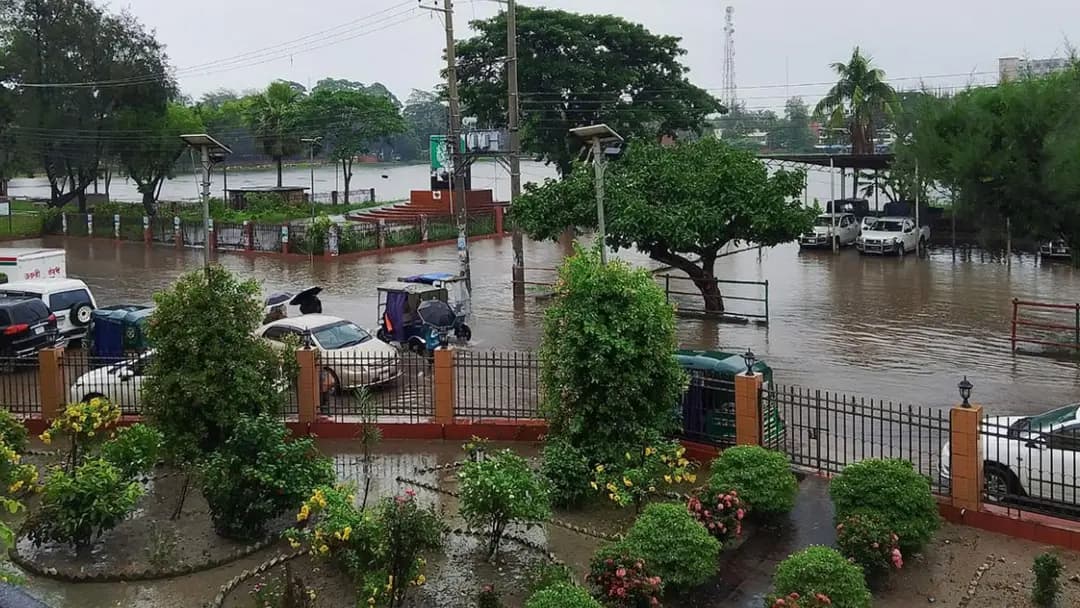 নোয়াখালীতে টানা বৃষ্টি, চোখ রাঙাচ্ছে বন্যা