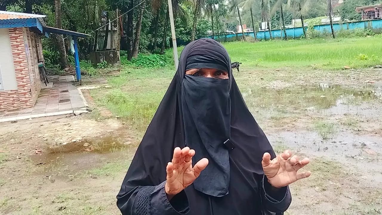 বিচার চেয়ে থানায় ছেলের মারধরে আহত মা